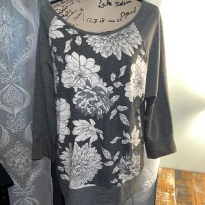 Tops 6 for 30$. Apt 9 women’s top sz xl euc